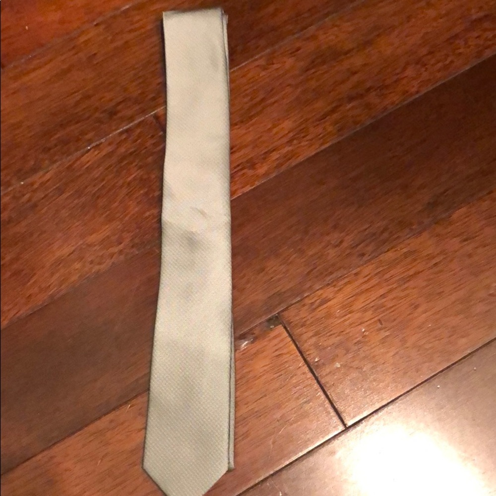 grey tie